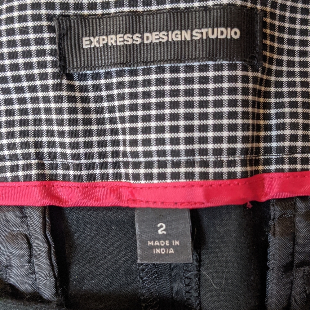 Express Shorts - Picture 3 of 3
